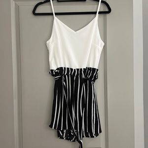 Francesca’s Romper Size Small